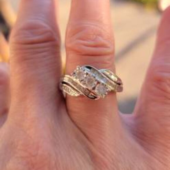 New in Box 10k White Gold 3 Stone Diamond Ring Size  7 - Picture 3 of 7